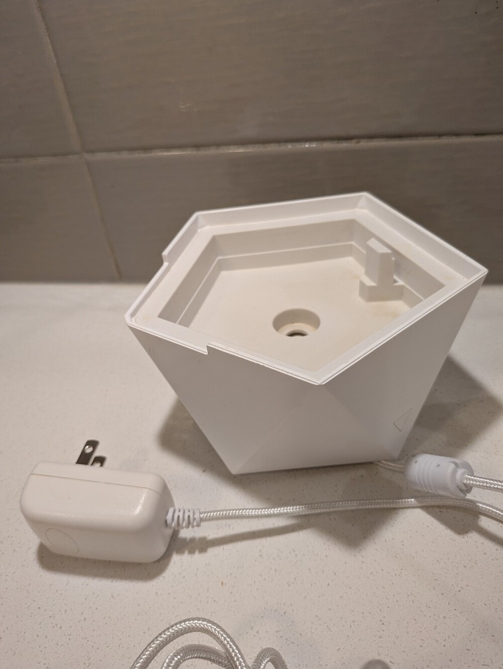White Geometric Diffuser Portable - Picture 2 of 2